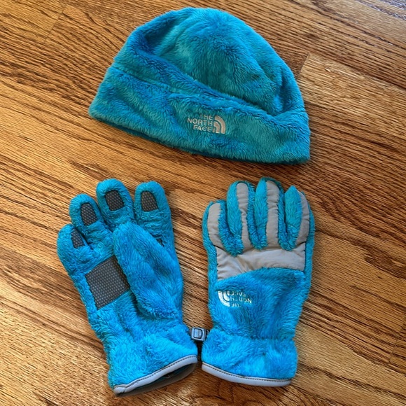 The North Face Kids Fleece Hat/Gloves Set - Picture 5 of 5